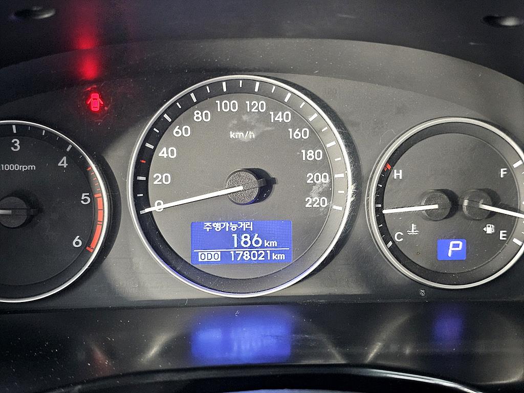 HYUNDAI Starex - Vista 7