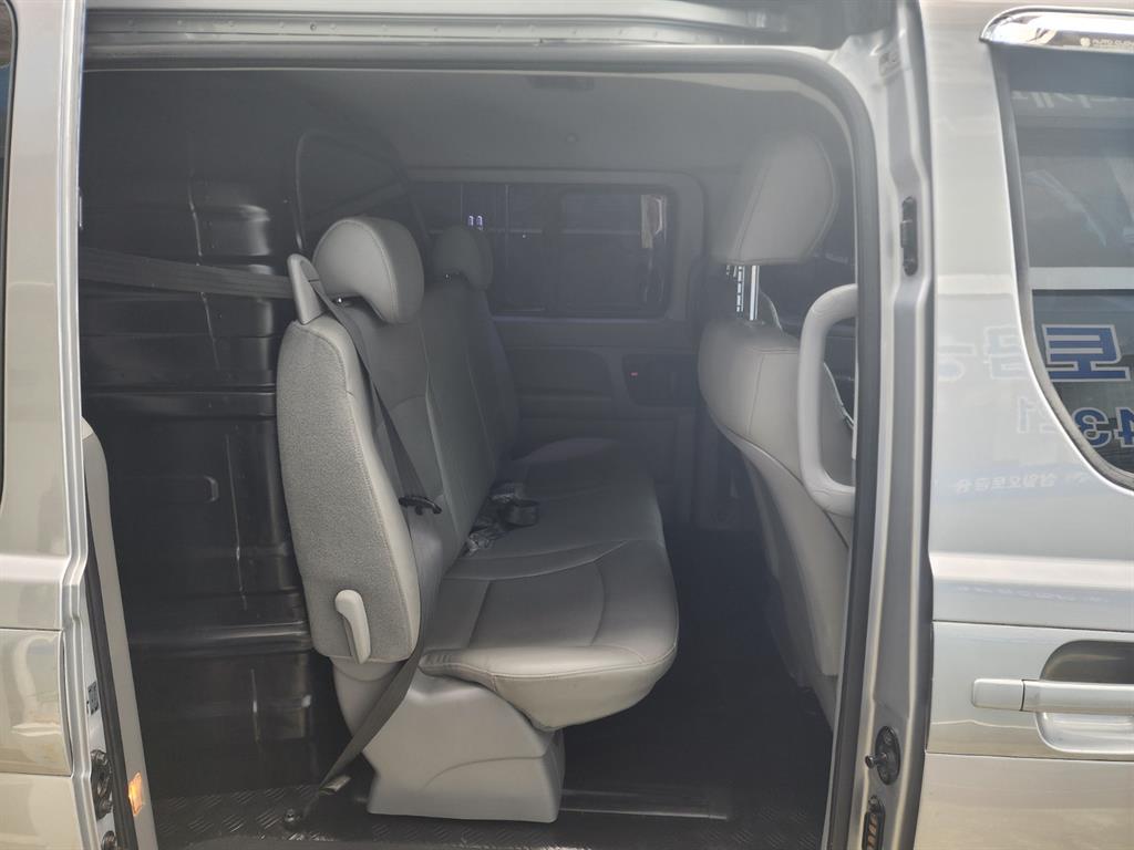 HYUNDAI Starex - Vista 10