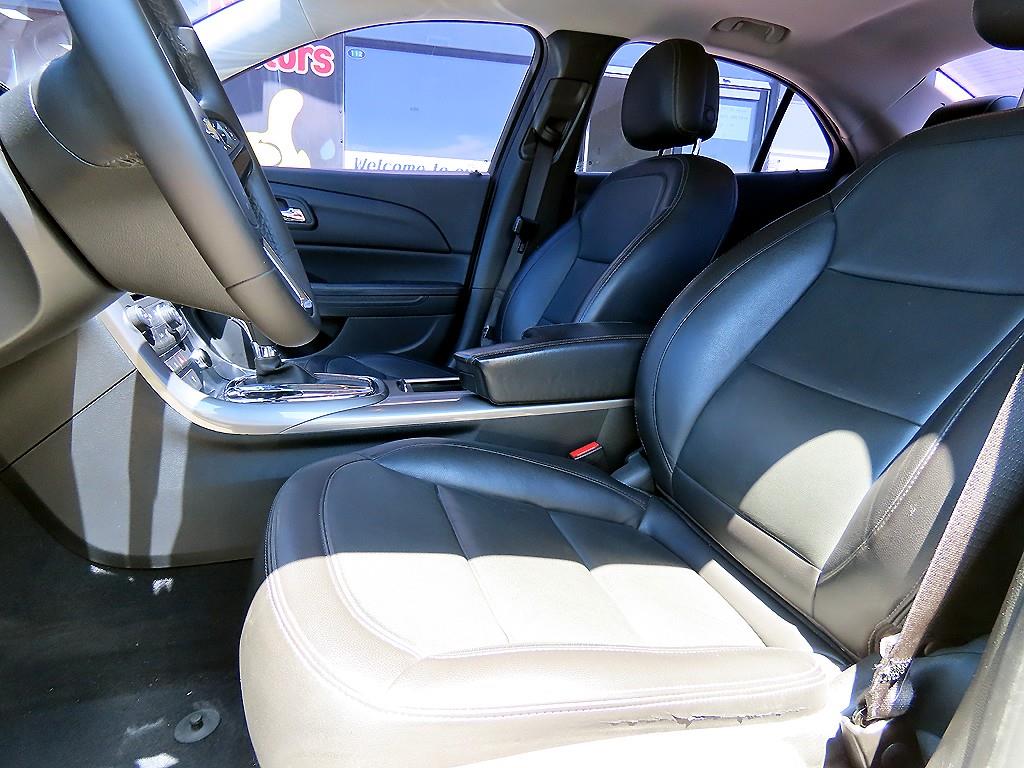 Chevrolet Malibu - Vista 5