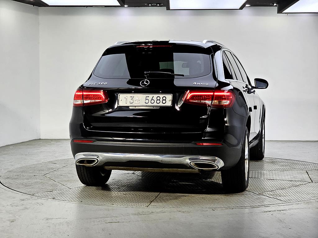 Mercedes Benz GLC Class - Vista 3
