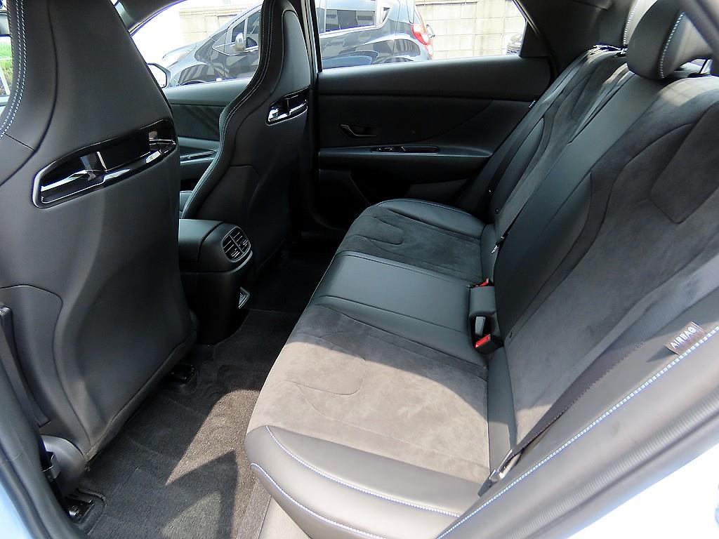 HYUNDAI Avante - Vista 6