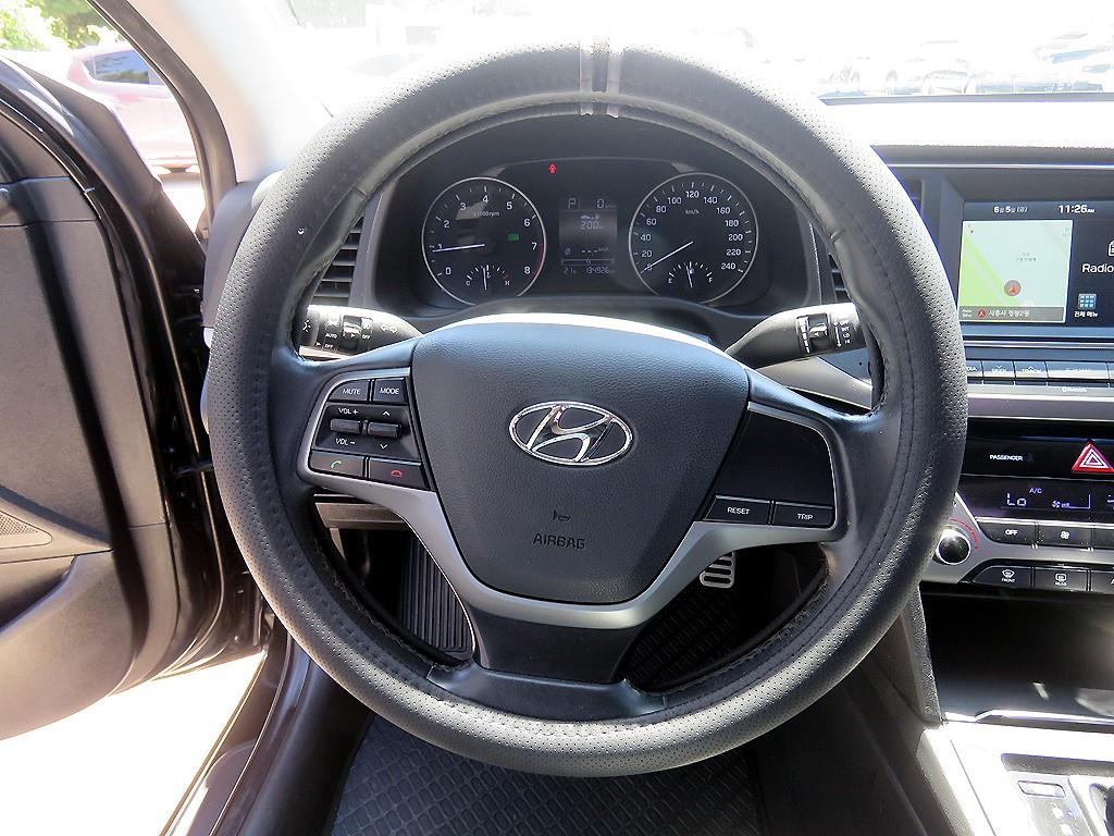 HYUNDAI Avante - Vista 8