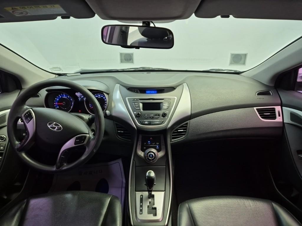 HYUNDAI Avante - Vista 5