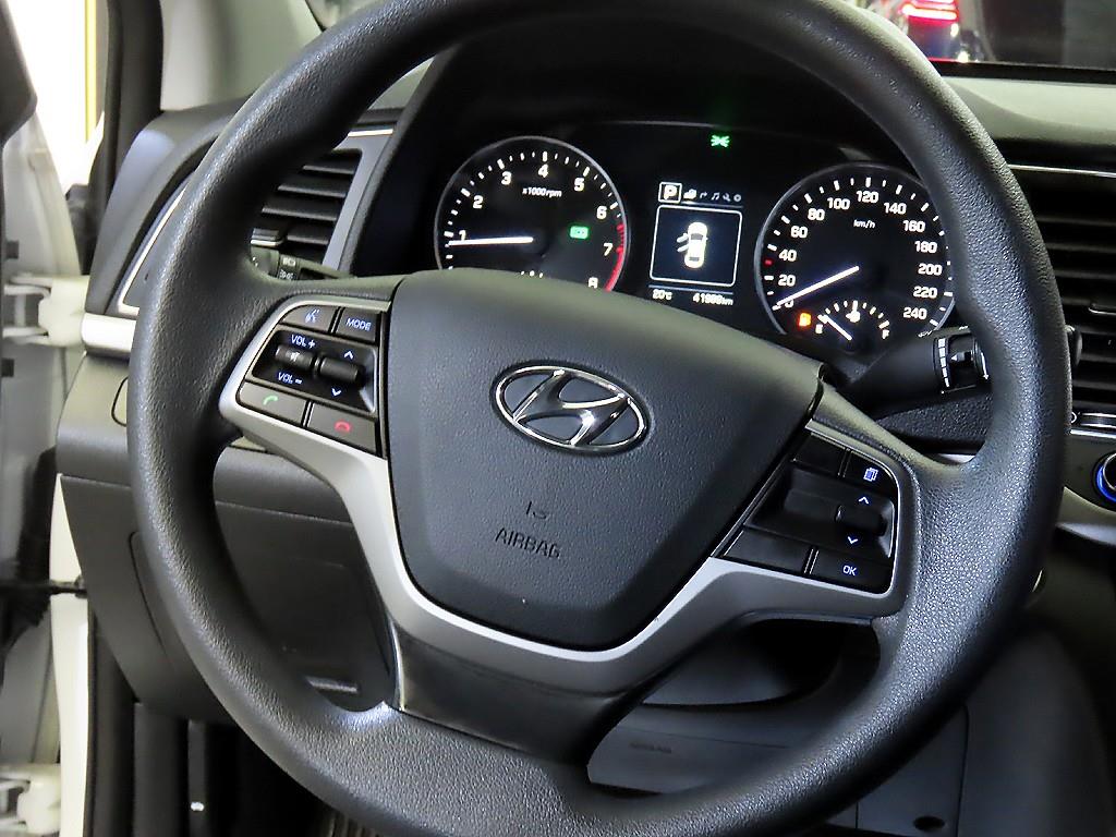 HYUNDAI Avante - Vista 8