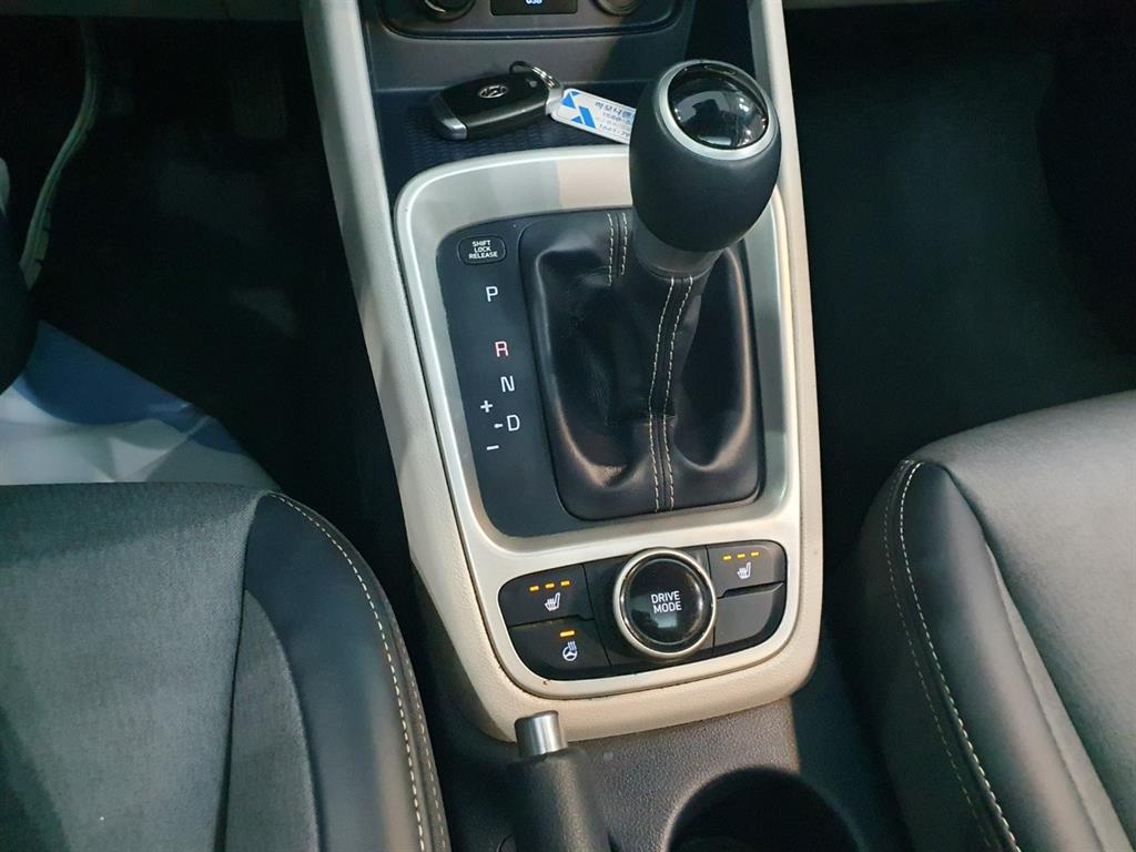 HYUNDAI Venue - Vista 11