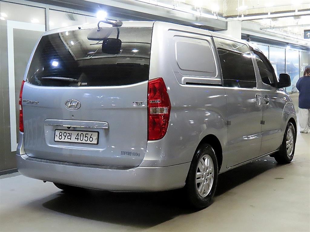 HYUNDAI Starex - Vista 4
