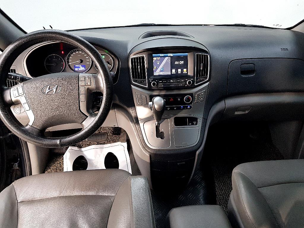HYUNDAI Starex - Vista 5