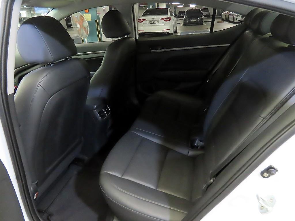 HYUNDAI Avante - Vista 7
