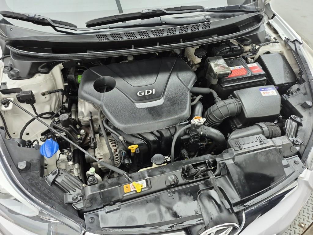 HYUNDAI Avante - Vista 6