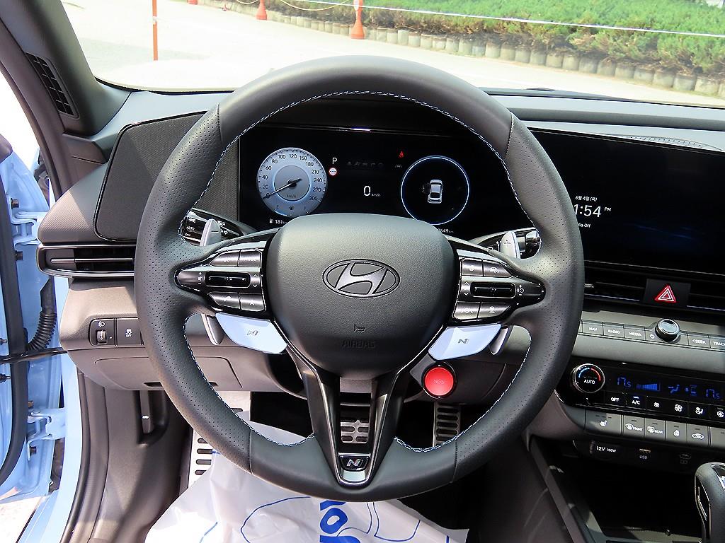 HYUNDAI Avante - Vista 8