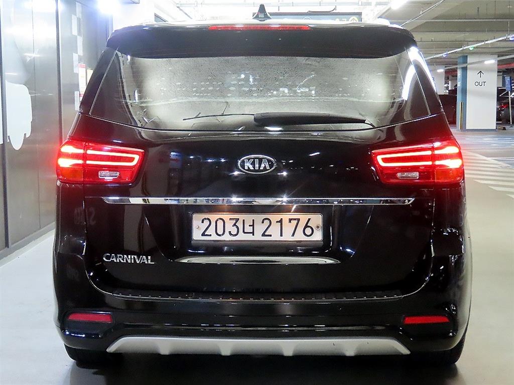 KIA Carnival - Vista 5