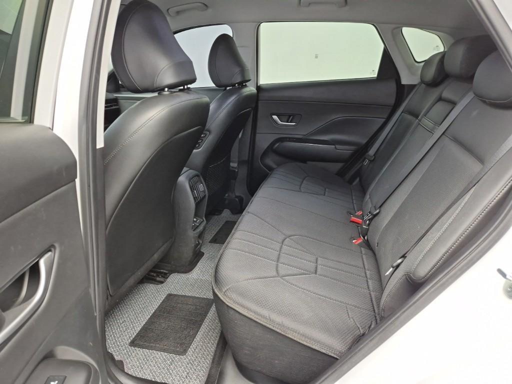 HYUNDAI Kona - Vista 12
