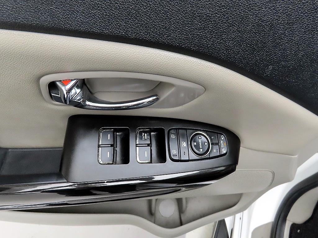 KIA Carnival - Vista 11