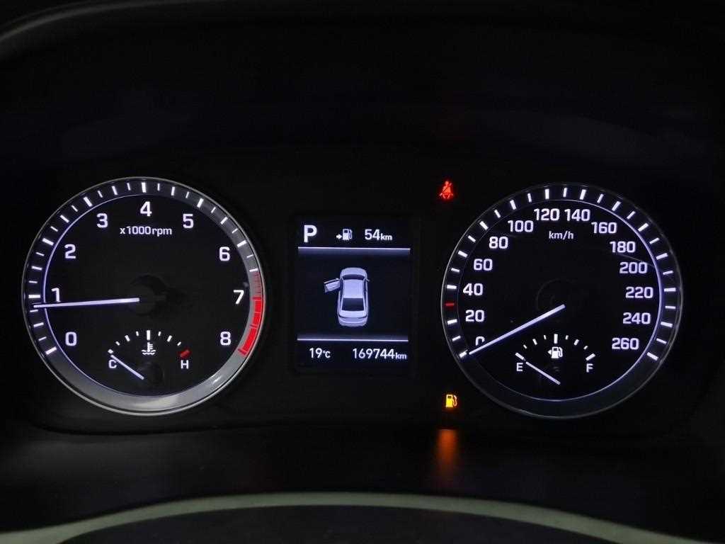 HYUNDAI Sonata - Vista 6