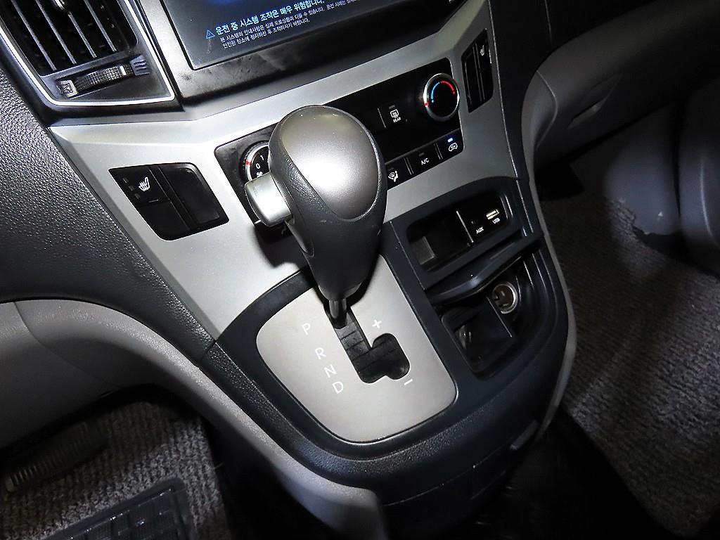 HYUNDAI Starex - Vista 12