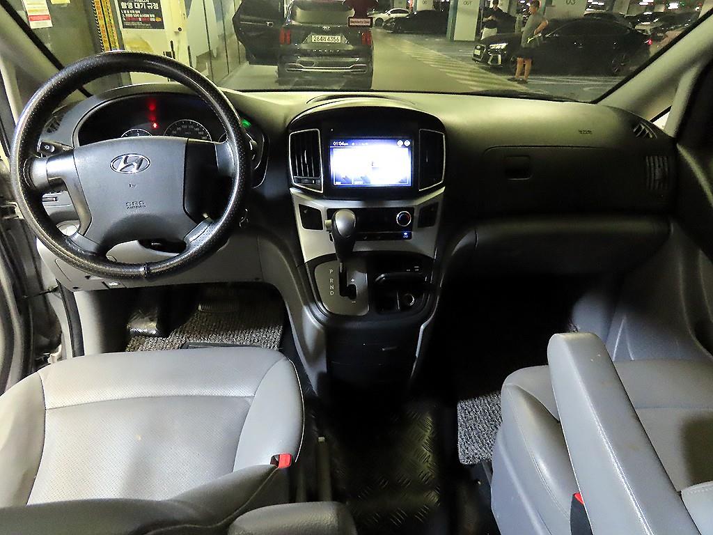 HYUNDAI Starex - Vista 10