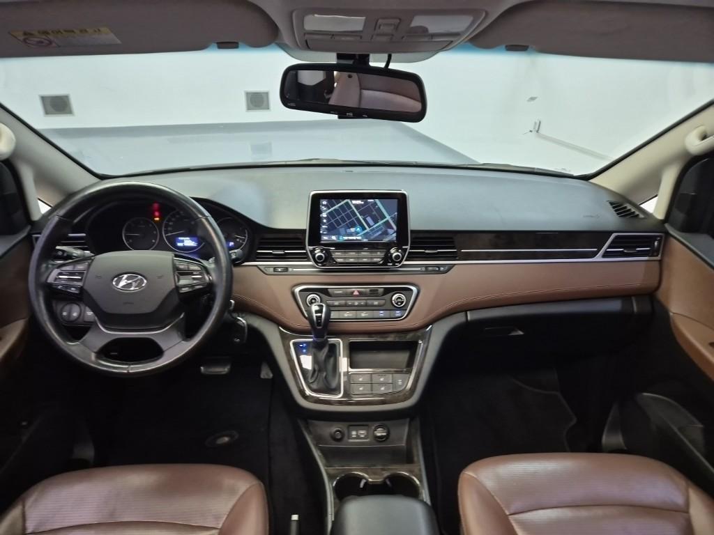 HYUNDAI Starex - Vista 7