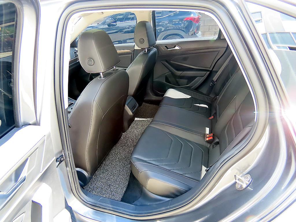Volkswagen Jetta - Vista 6