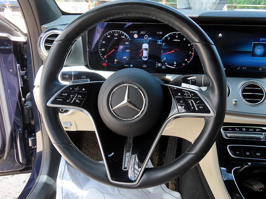 Mercedes Benz E class - Vista 8