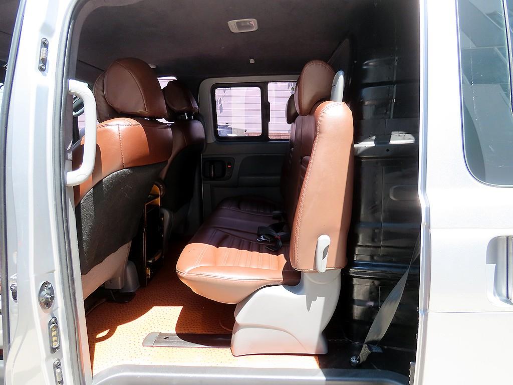 HYUNDAI Starex - Vista 6