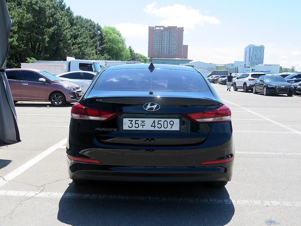 HYUNDAI Avante - Vista 3
