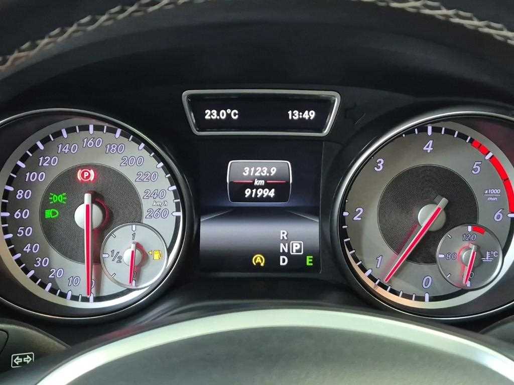 Mercedes Benz GLA Class - Vista 6