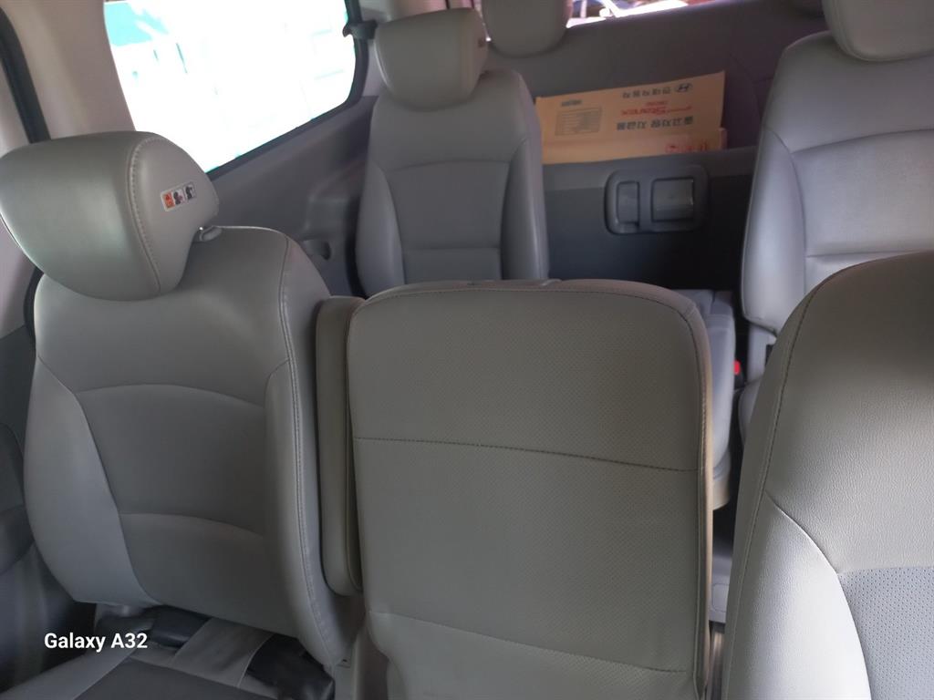 HYUNDAI Starex - Vista 8