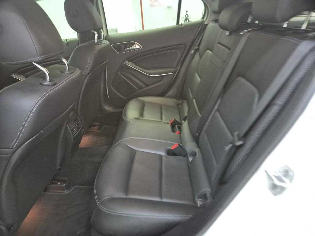 Mercedes Benz GLA Class - Vista 12