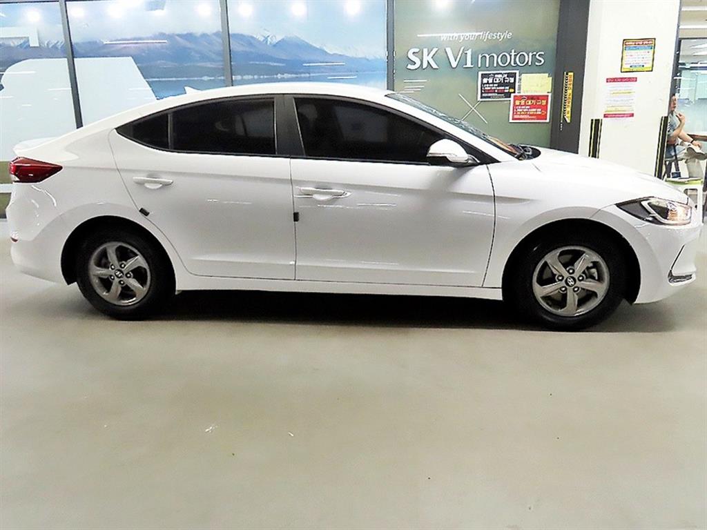 HYUNDAI Avante - Vista 3