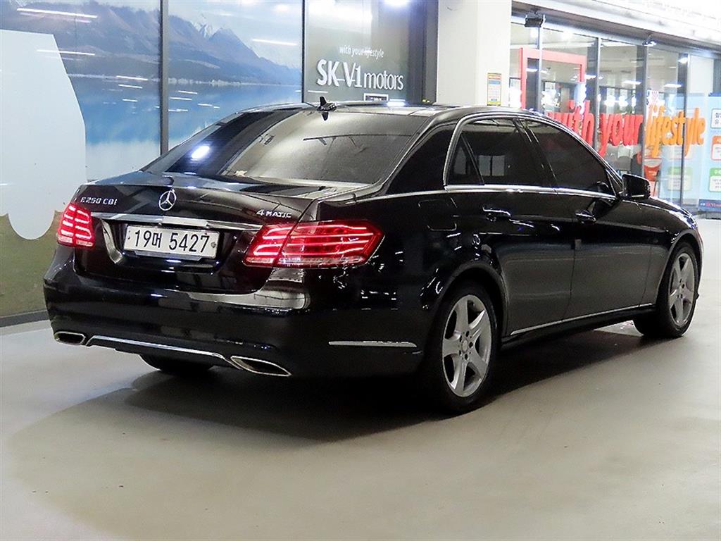 Mercedes Benz E class - Vista 4