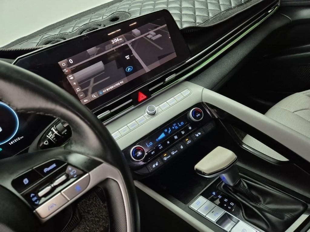 HYUNDAI Avante - Vista 10