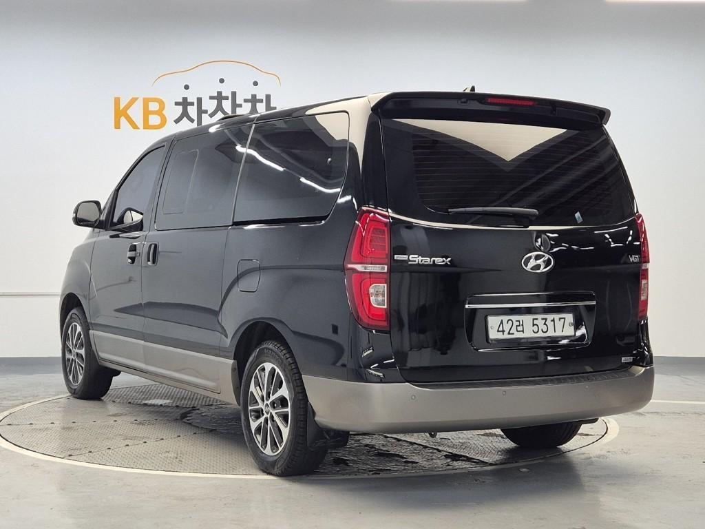 HYUNDAI Starex - Vista 2