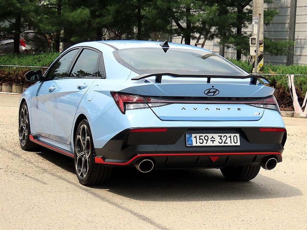 HYUNDAI Avante - Vista 3