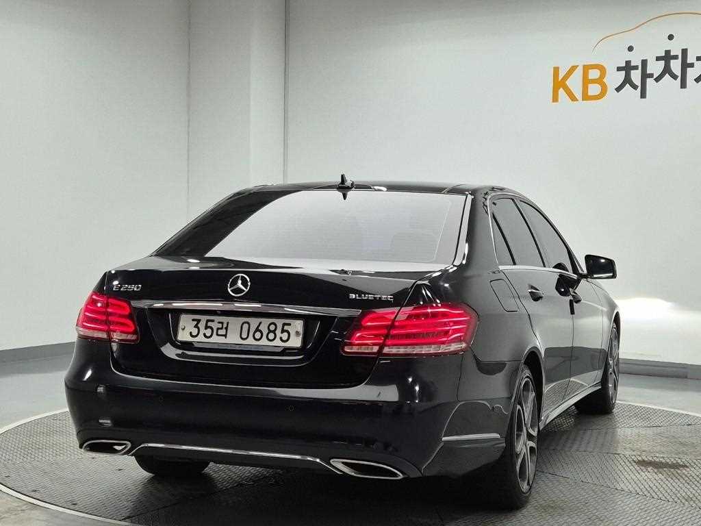 Mercedes Benz E class - Vista 3