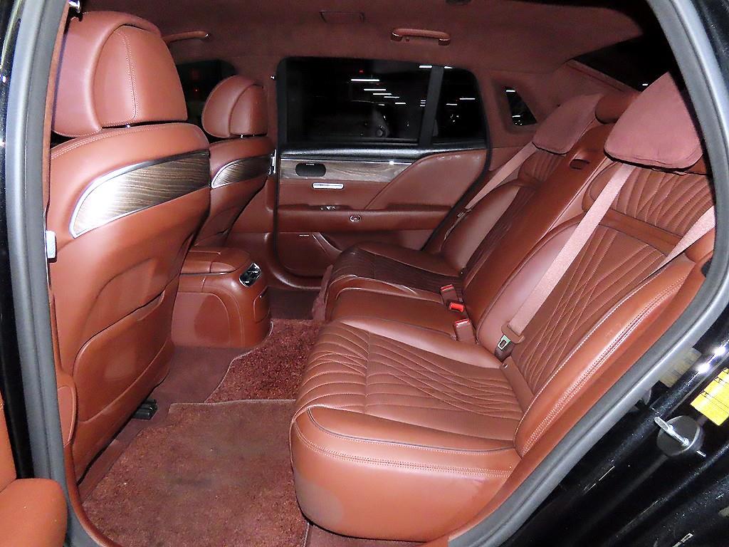 Genesis G90 - Vista 7