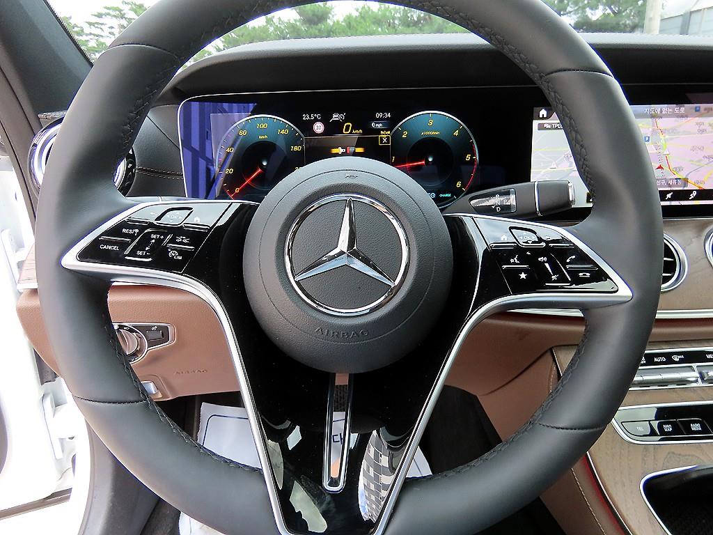 Mercedes Benz E class - Vista 8