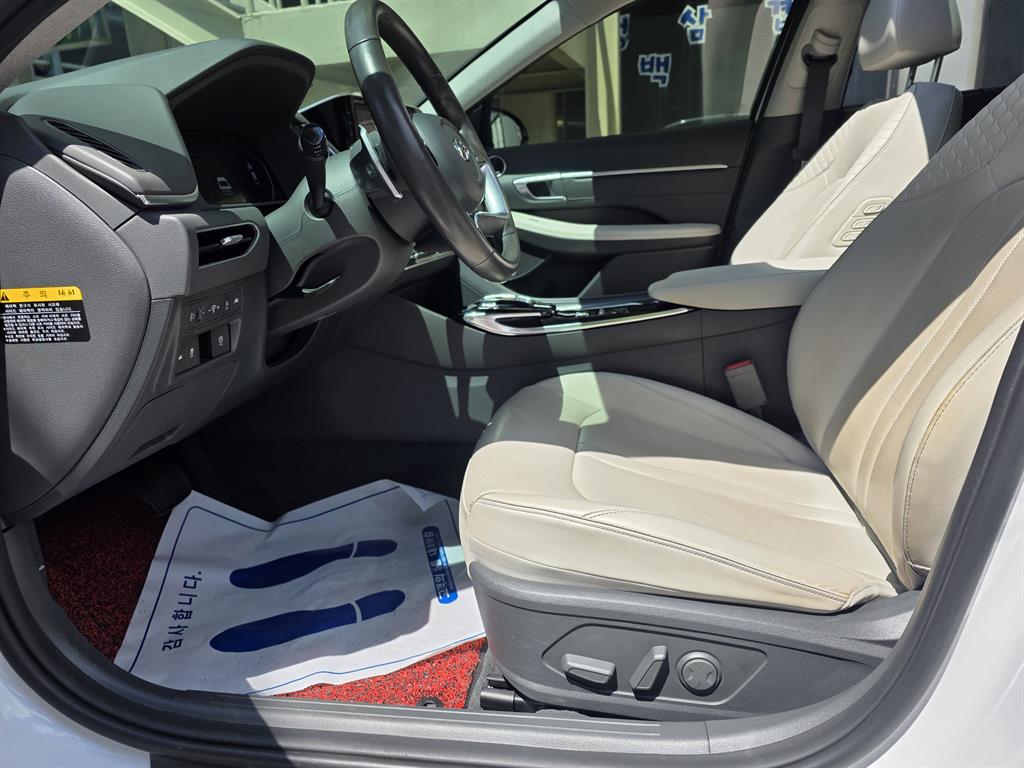HYUNDAI Sonata - Vista 12