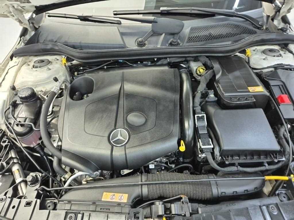 Mercedes Benz GLA Class - Vista 5