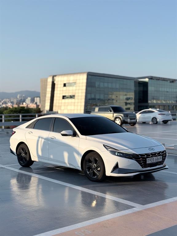 HYUNDAI Avante - Vista 3