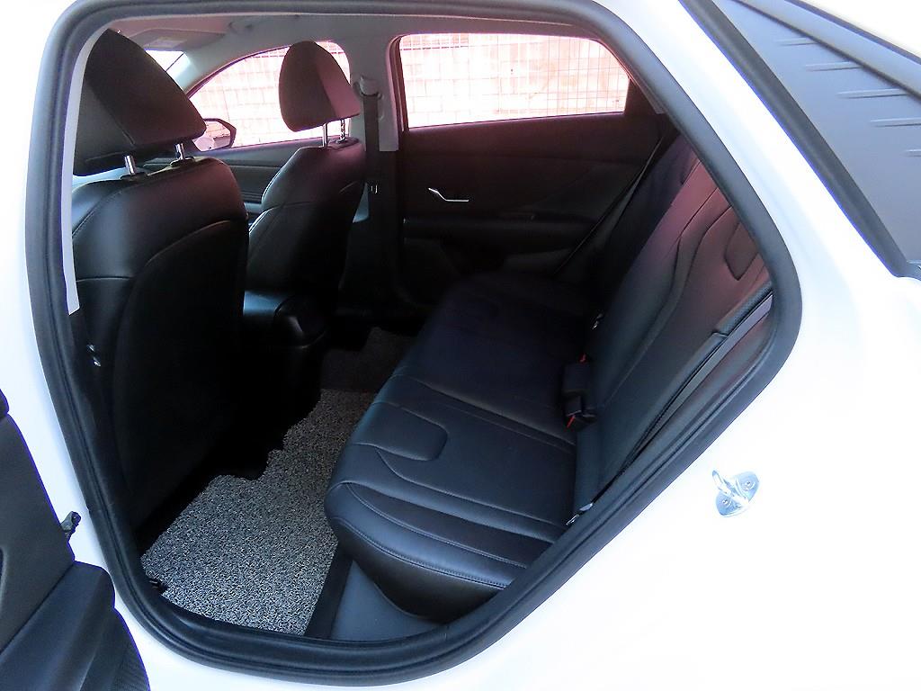 HYUNDAI Avante - Vista 6