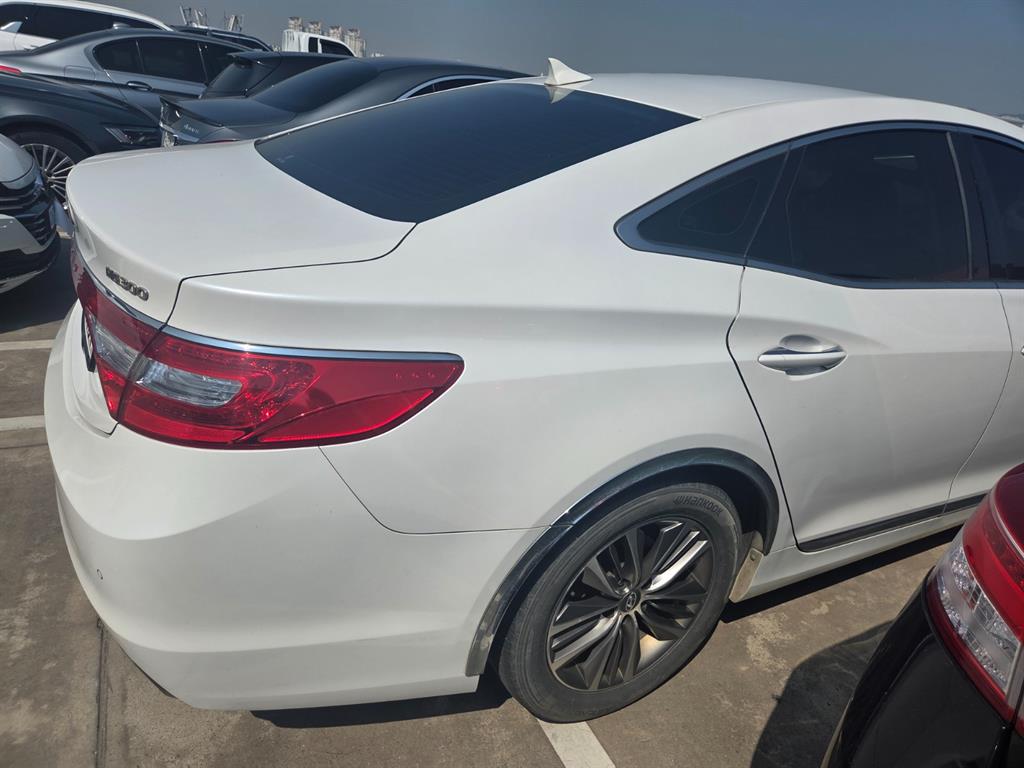 HYUNDAI Grandeur - Vista 5
