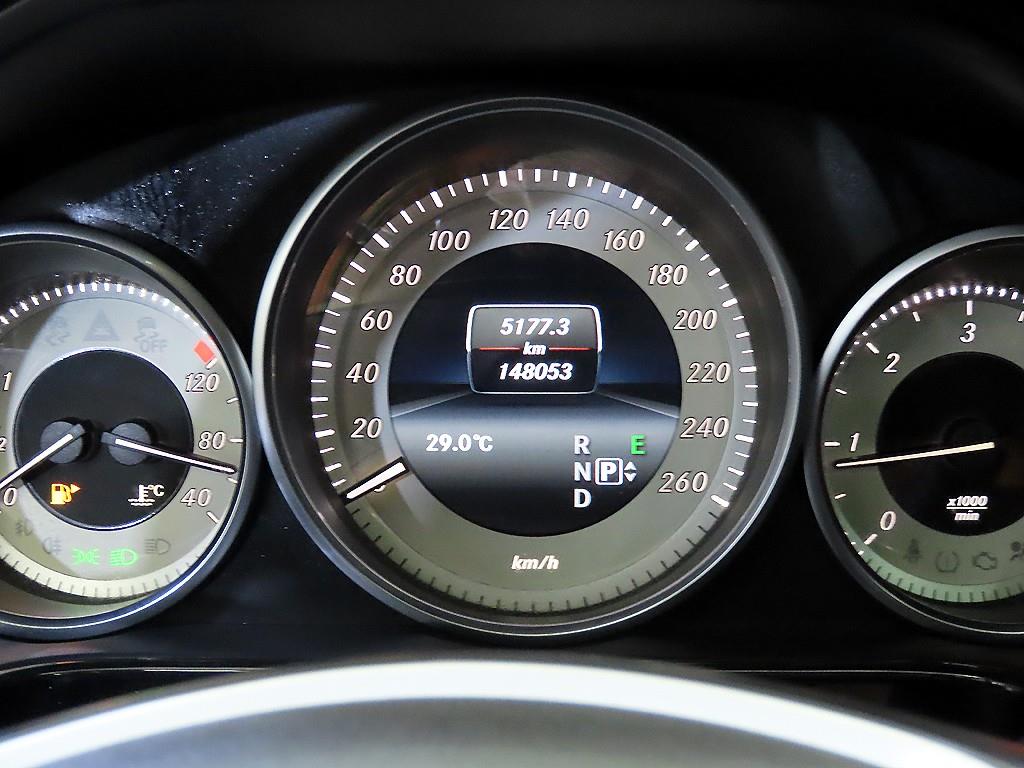 Mercedes Benz E class - Vista 9