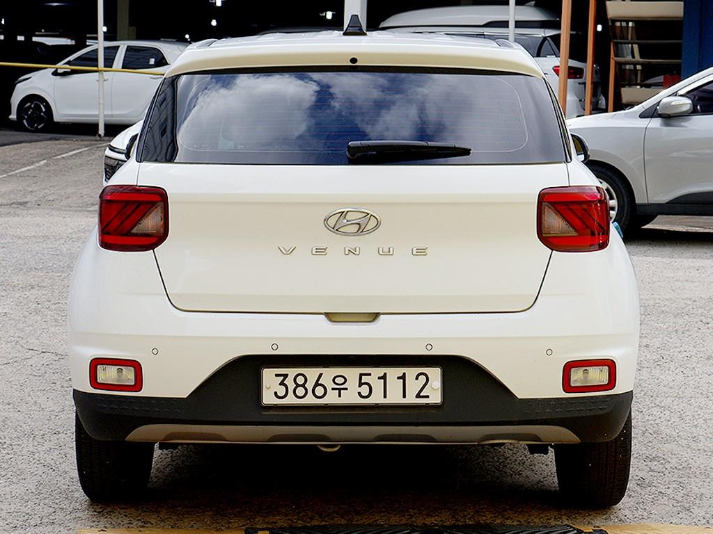 HYUNDAI Venue - Vista 5