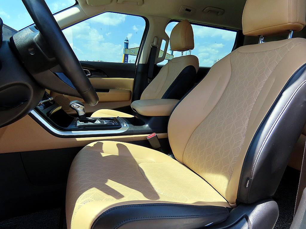 KIA Carnival - Vista 5