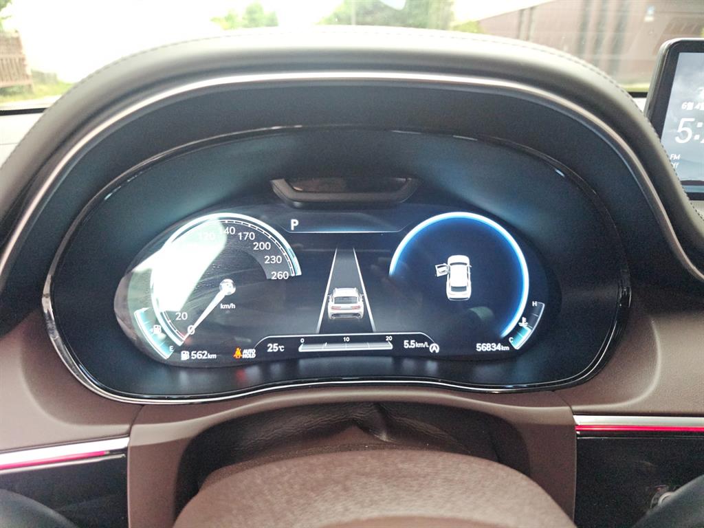 Genesis GV70 - Vista 8