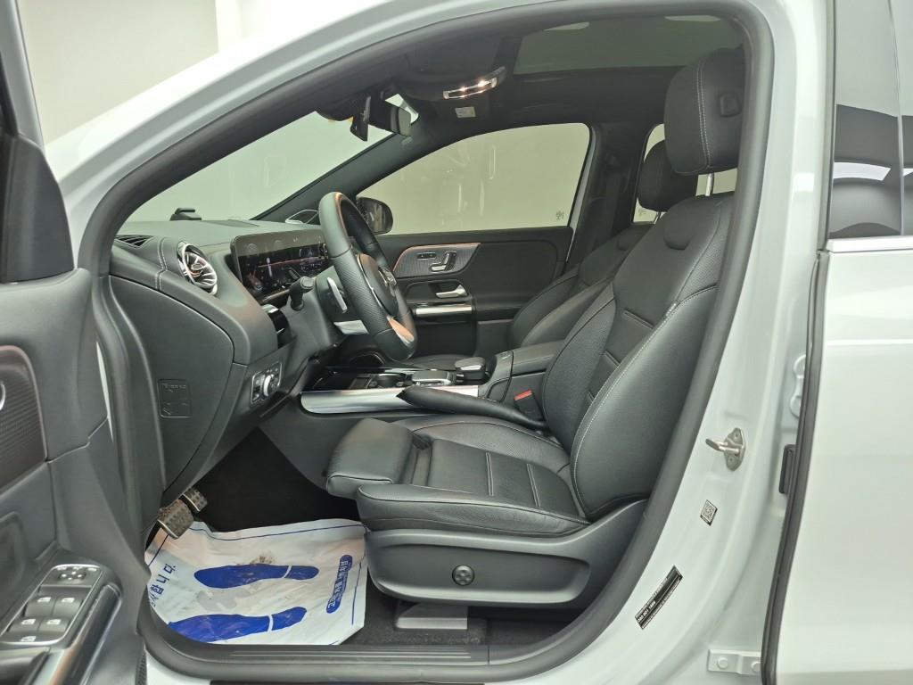 Mercedes Benz EQA - Vista 11