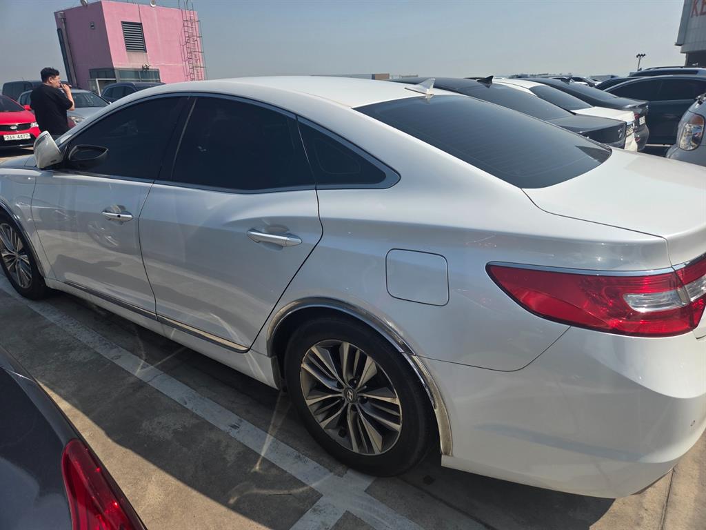 HYUNDAI Grandeur - Vista 3