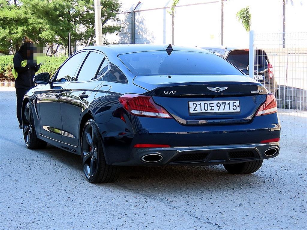 Genesis G70 - Vista 3