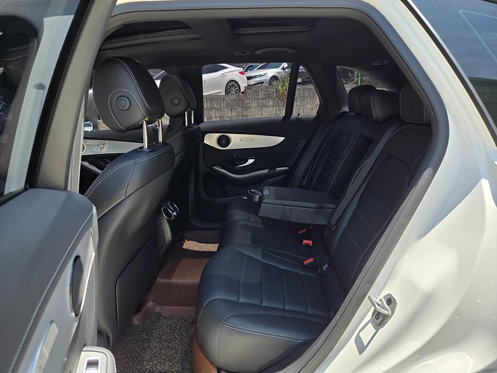 Mercedes Benz GLC Class - Vista 6