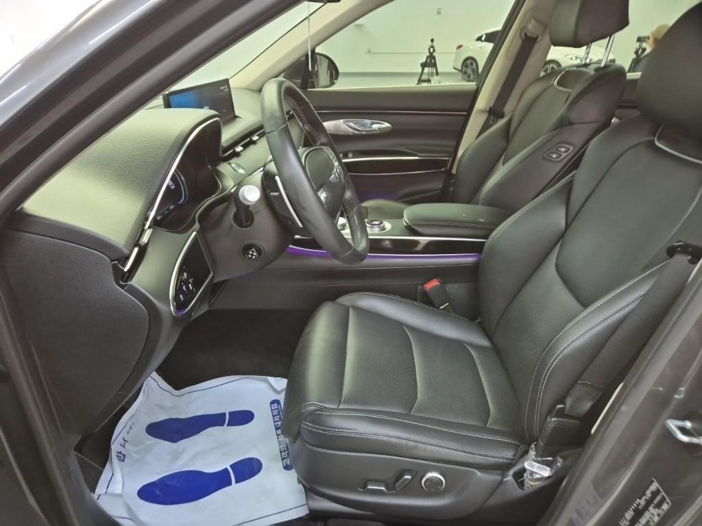 Genesis GV70 - Vista 8
